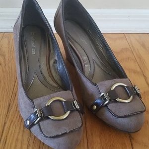 {Naturalizer} Suede-like Wedges